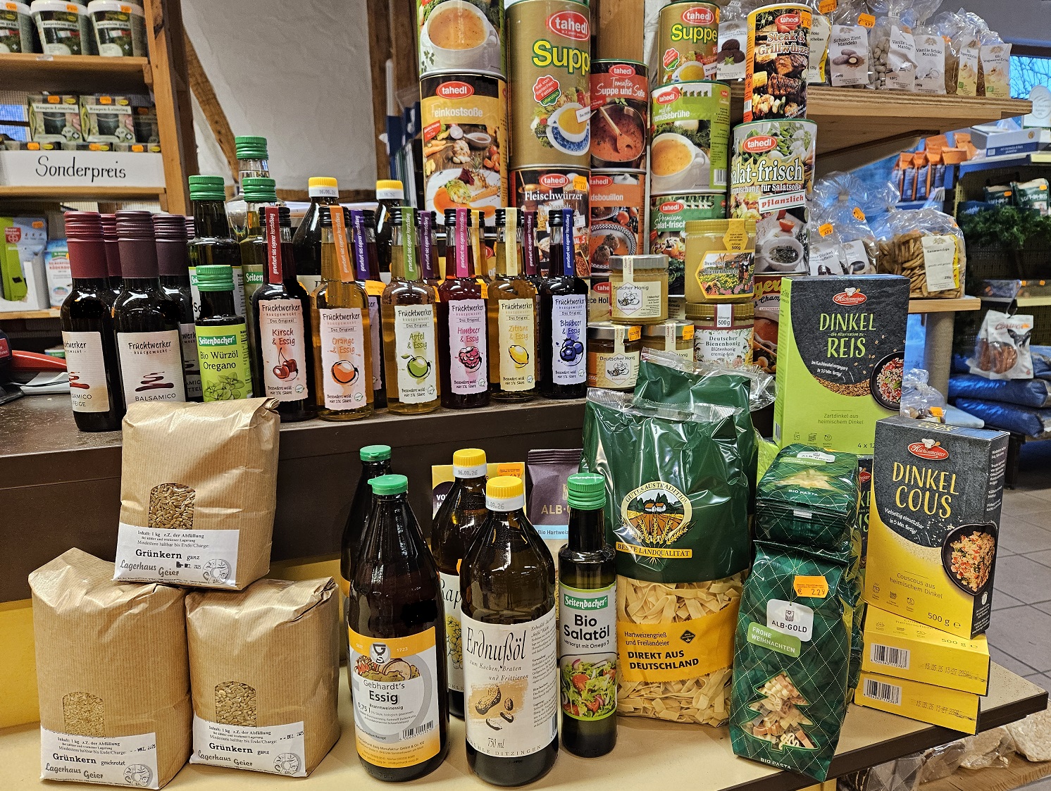 Regionale Lebensmittel, Essig, Honig, Nudeln und vieles mehr