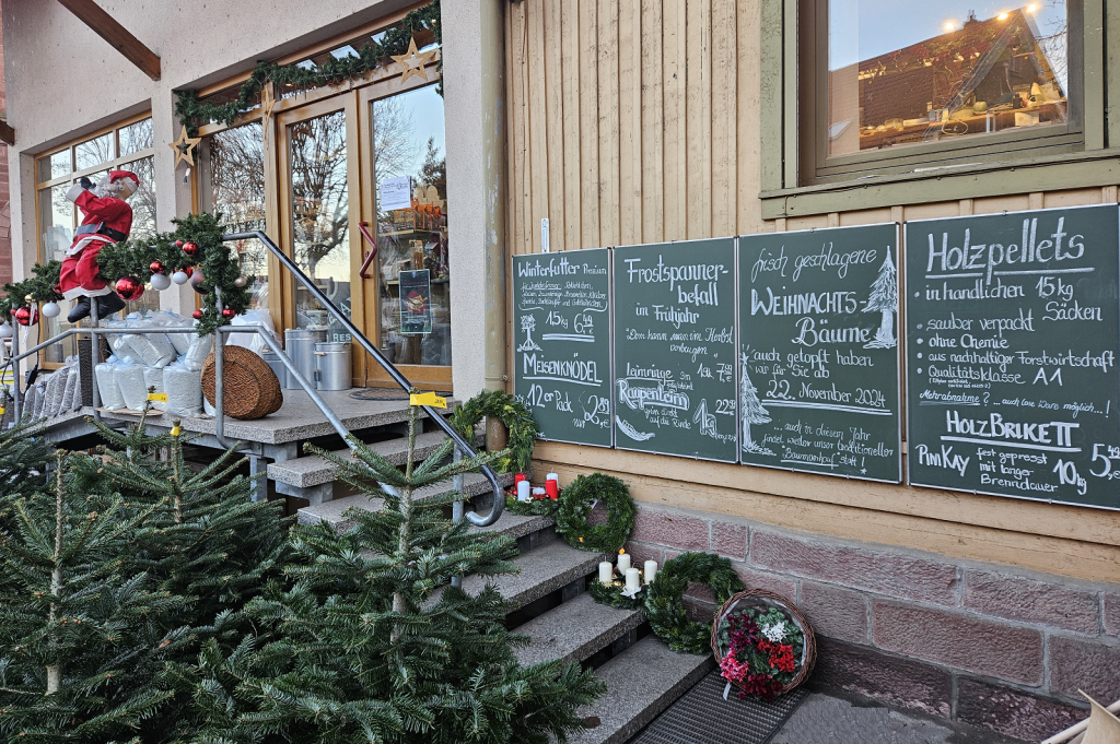 Treppe, Eingang Lagerhaus Geier, weihnachtlich geschmückt
